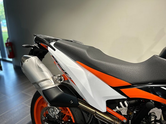 KTM 890 SMT /Techpack / Endast 671 mil / Nya däck 9 of 20