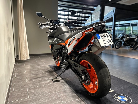 KTM 890 SMT /Techpack / Endast 671 mil / Nya däck 6 of 20