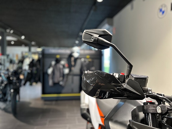 KTM 890 SMT /Techpack / Endast 671 mil / Nya däck 15 of 20