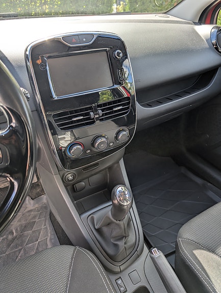 Renault Clio 8 of 13