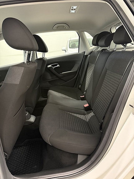 Volkswagen Polo 14 of 16