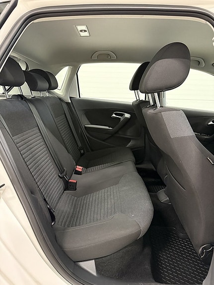 Volkswagen Polo 13 of 16