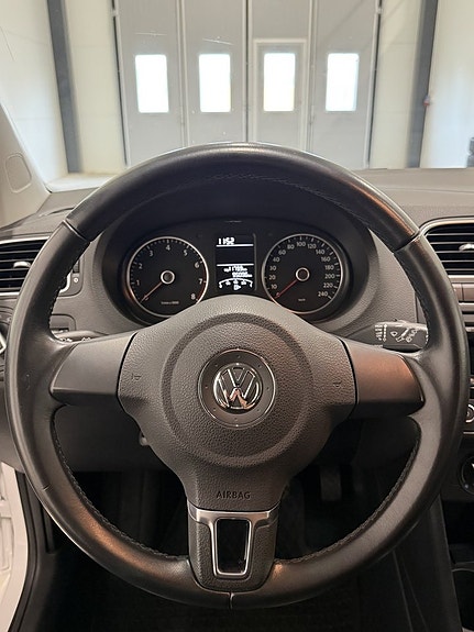 Volkswagen Polo 8 of 16