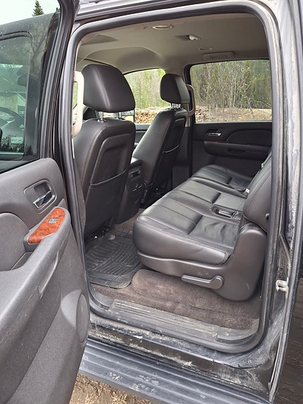 Chevrolet Suburban 4 of 8