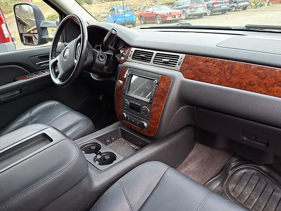 Chevrolet Suburban 8 of 8