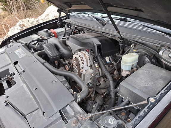 Chevrolet Suburban 6 of 8