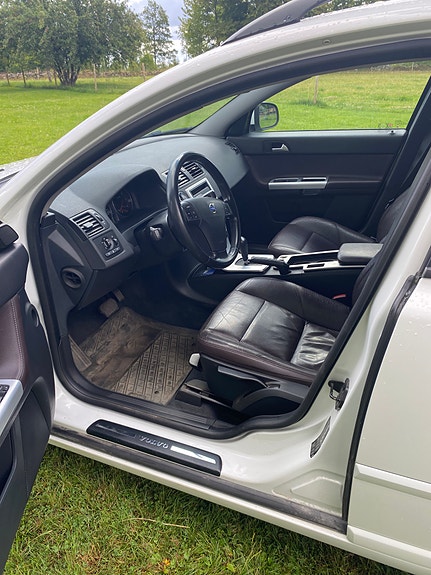 Volvo V50 3 of 8