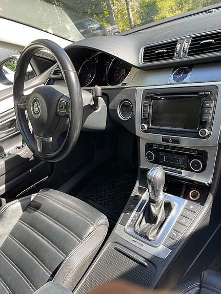 Volkswagen Passat CC 8 of 11