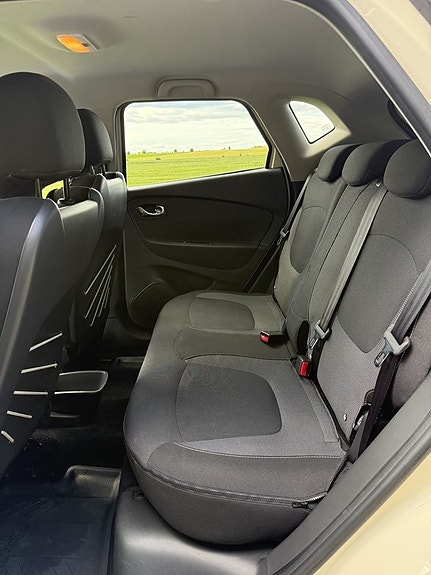 Renault Captur 13 of 16