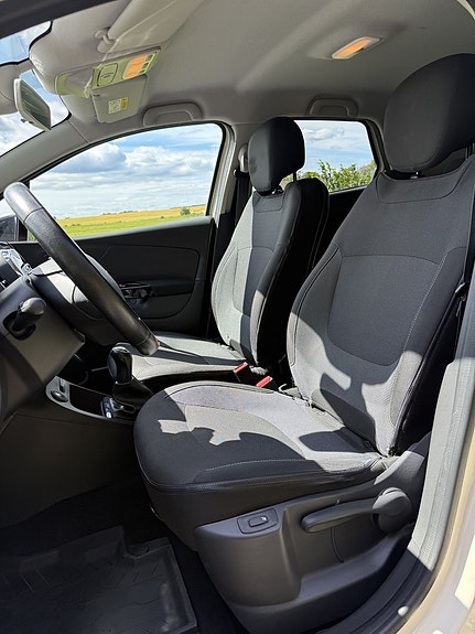 Renault Captur 11 of 16