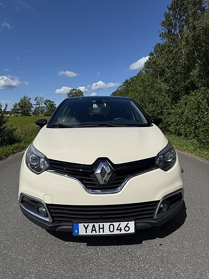 Renault Captur 2 of 16