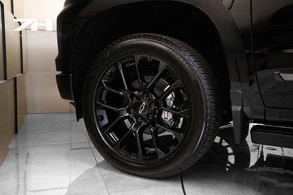 Chevrolet Silverado 1500 8 of 29