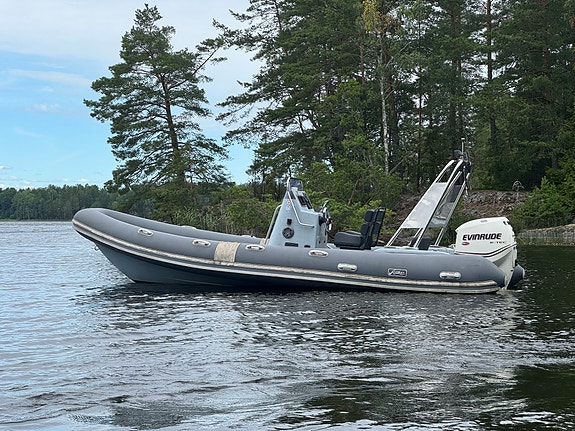 Arimar Scuba X-690 med Evinrude E-Tec 200 hk + BT OVE båtsläp 2 of 4