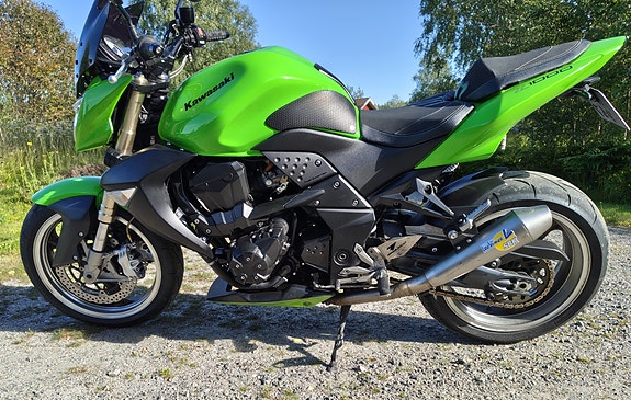 Kawasaki Z1000 2 of 7