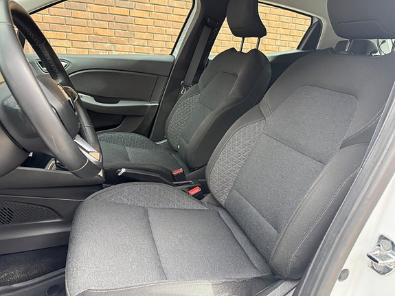 Renault Clio 10 of 26