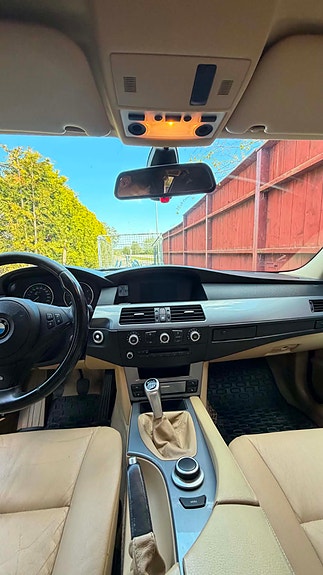 BMW 520d 3 of 5
