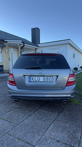 Mercedes-Benz C320 4 of 12