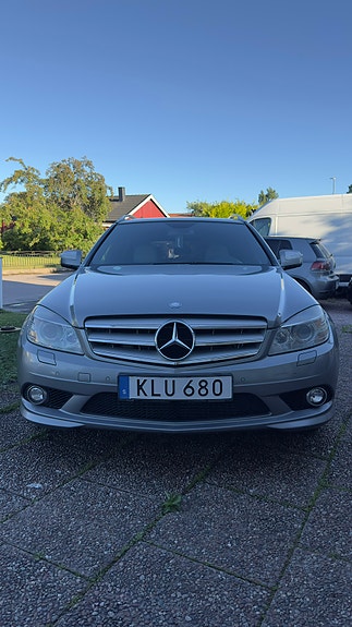 Mercedes-Benz C320 5 of 12