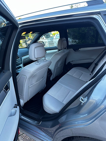 Mercedes-Benz C320 12 of 12