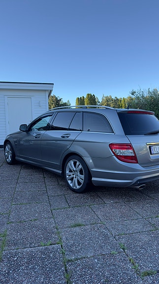 Mercedes-Benz C320 3 of 12