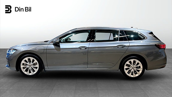 Skoda Superb 2 of 22