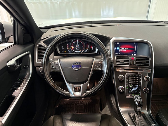 Volvo XC60 10 of 22