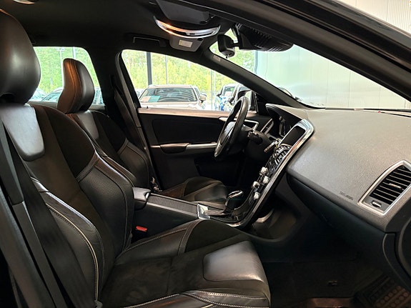 Volvo XC60 13 of 22