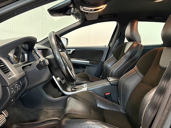 Volvo XC60 8 of 22