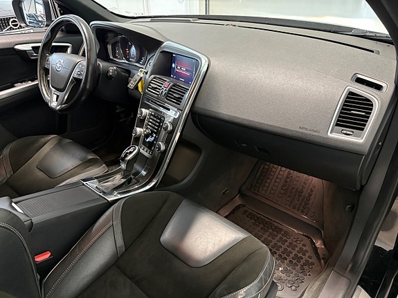 Volvo XC60 12 of 22