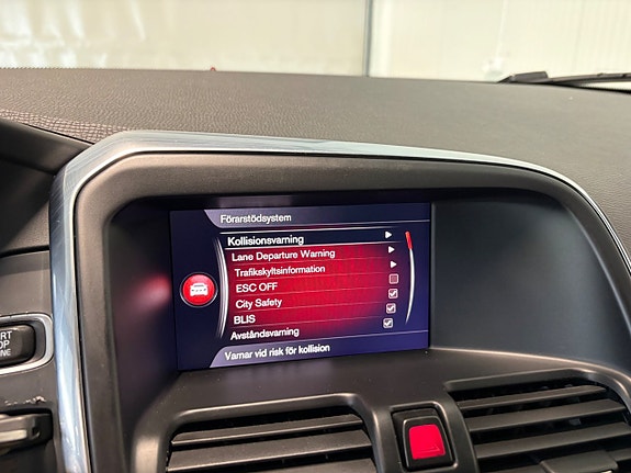 Volvo XC60 17 of 22