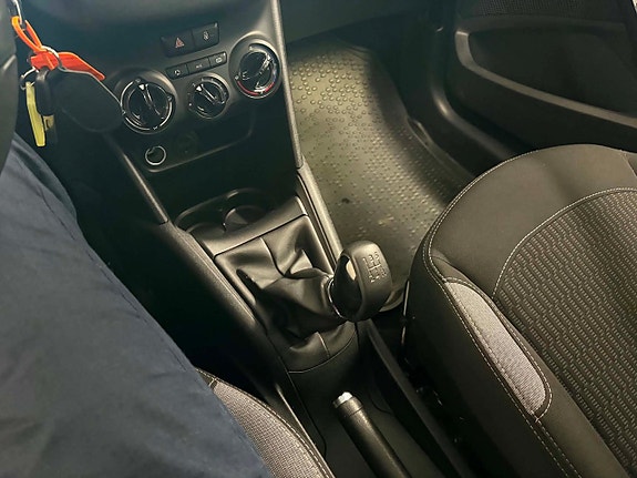 Peugeot 208 8 of 9