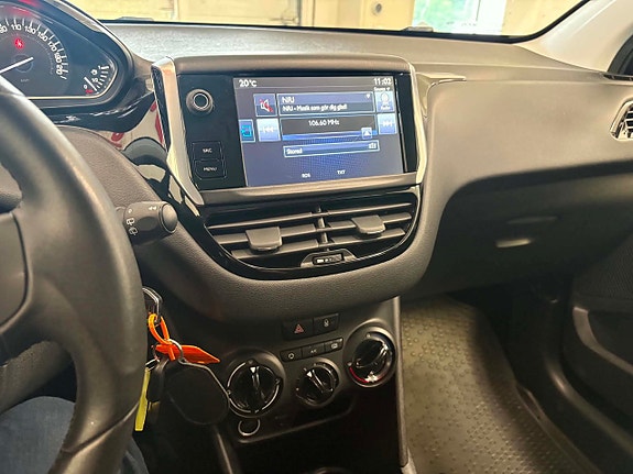 Peugeot 208 7 of 9
