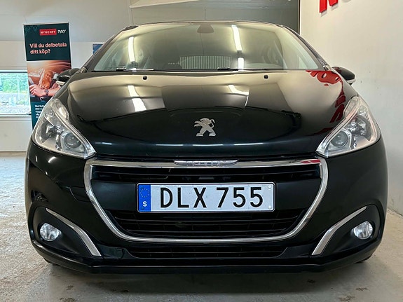 Peugeot 208 2 of 9