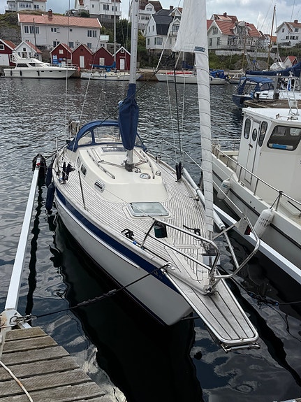Välvårdad och uppdaterad Hallberg Rassy 29 till salu 2 of 5