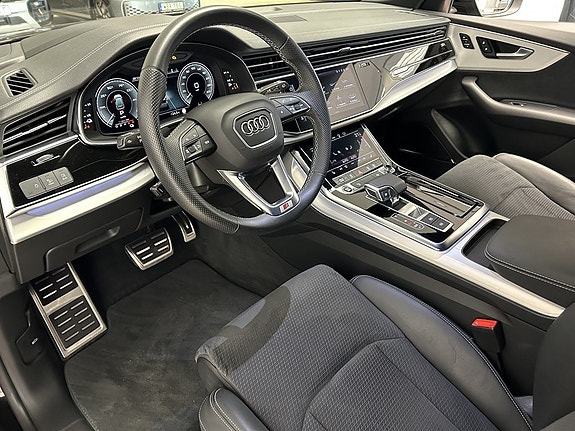 Audi Q8 11 of 27