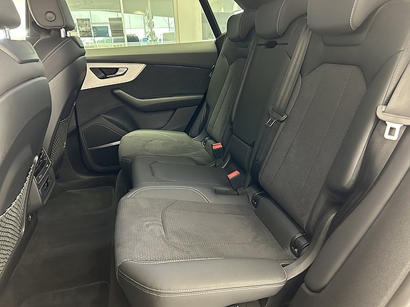 Audi Q8 10 of 27