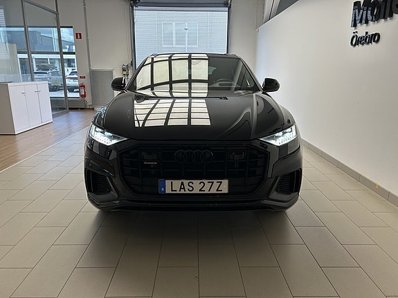 Audi Q8 2 of 27