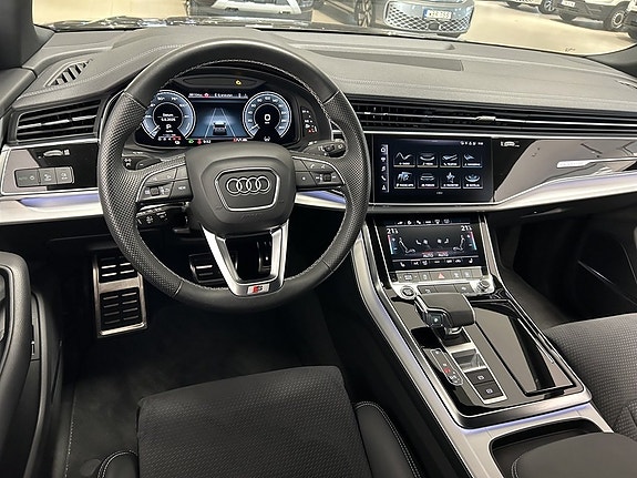 Audi Q8 12 of 27