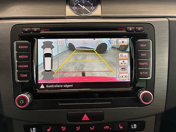Volkswagen Passat 12 of 20