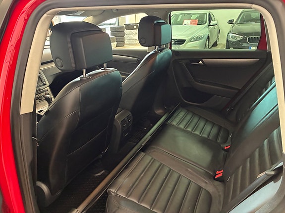 Volkswagen Passat 17 of 20