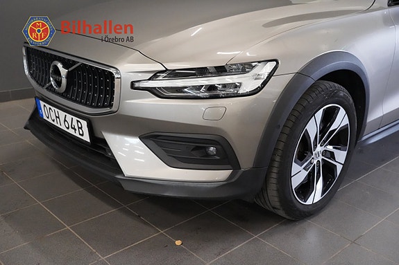Volvo V60 Cross Country 2 of 28