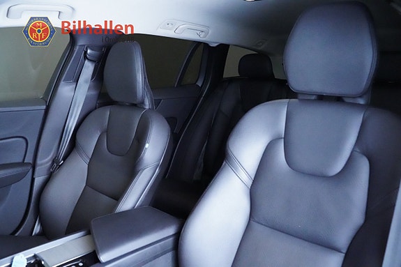 Volvo V60 Cross Country 12 of 28