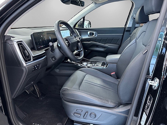 Kia Sorento 8 of 16