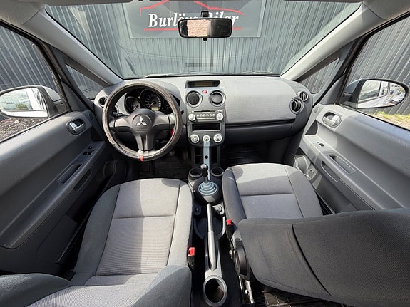 Mitsubishi Colt 9 of 9