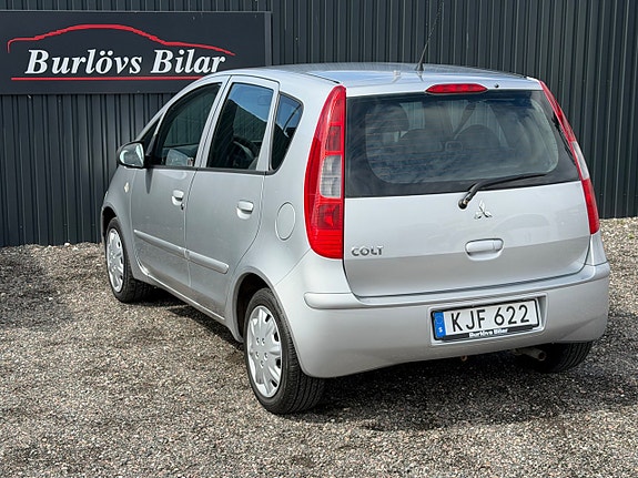 Mitsubishi Colt 7 of 9