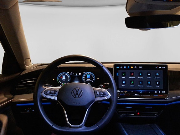 Volkswagen Passat 6 of 17