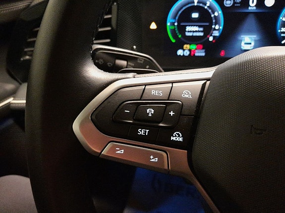 Volkswagen Passat 13 of 17