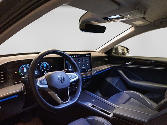 Volkswagen Passat 4 of 17