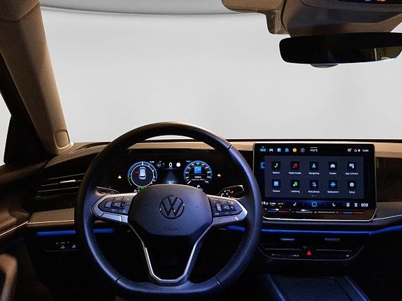 Volkswagen Passat 6 of 17