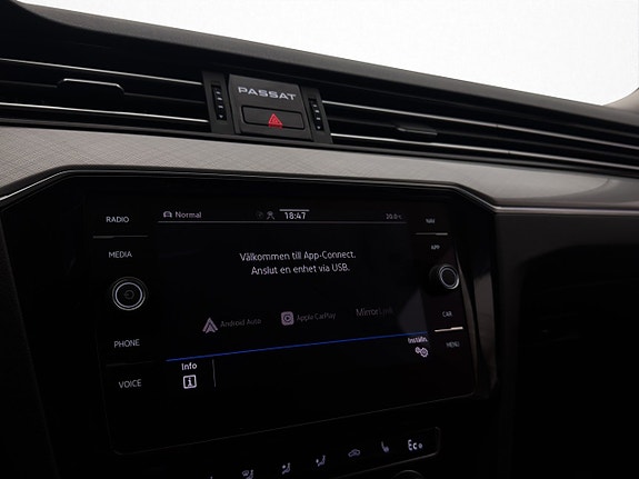Volkswagen Passat 21 of 30